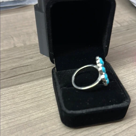❣️5 items $25 Unlisted Blue and Silver Statement Ring 🆕 - Picture 2 of 4